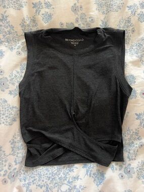 Beyond Yoga Black Twist Cropped Tank
